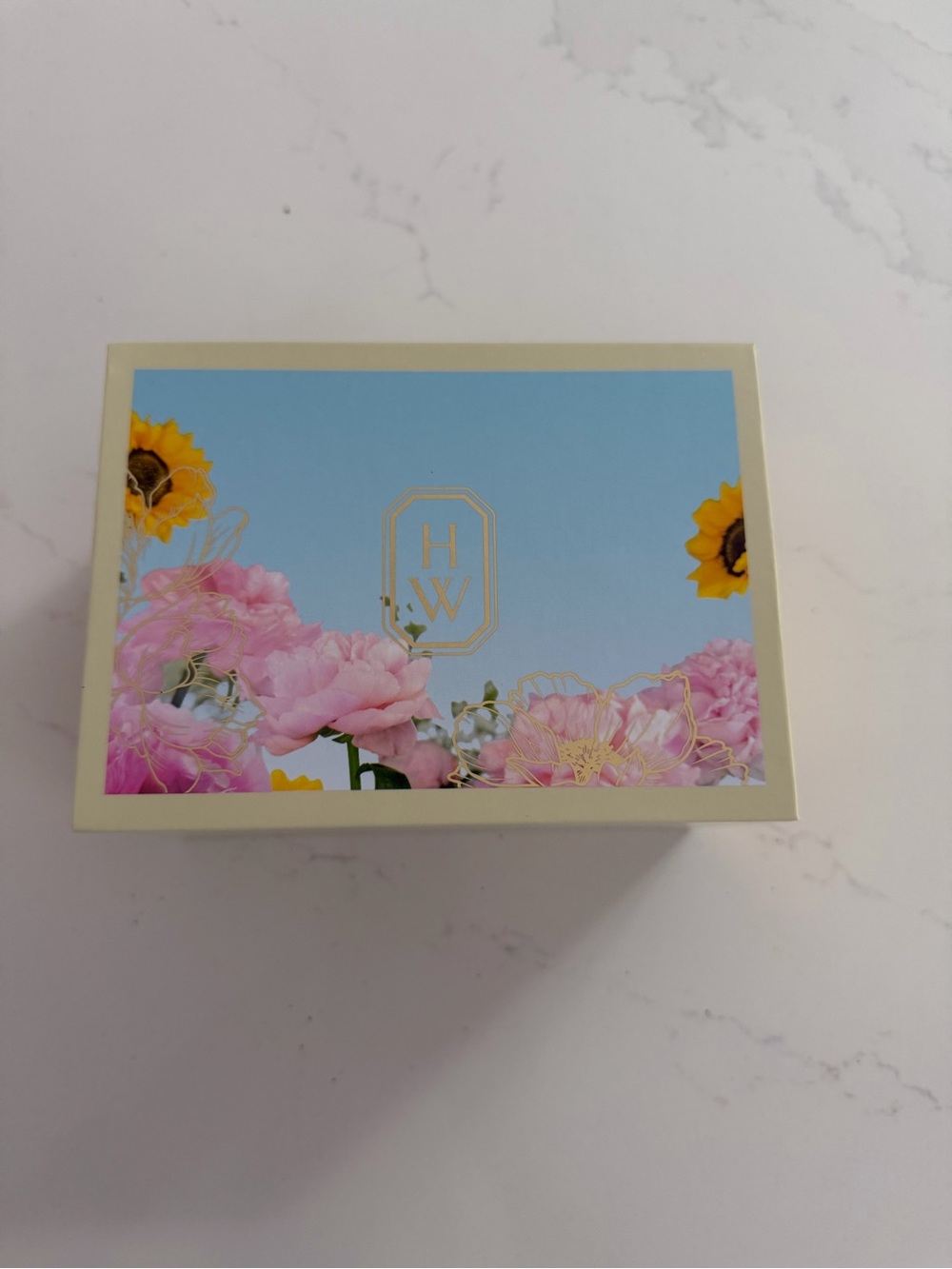 Harry Winston loose leaf tea Gift Set in Pastel Blue and Yellow